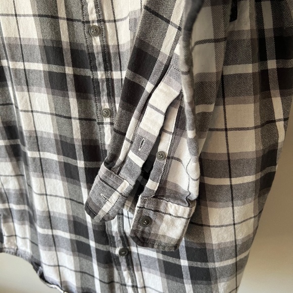 SALE ☘️ COTTON ON gray plaid long sleeve button down shirt - Picture 7 of 15